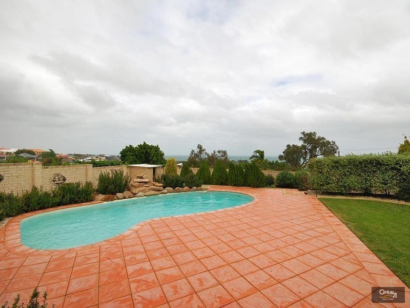 42 Mindarie Drive, Quinns Rocks WA 6030