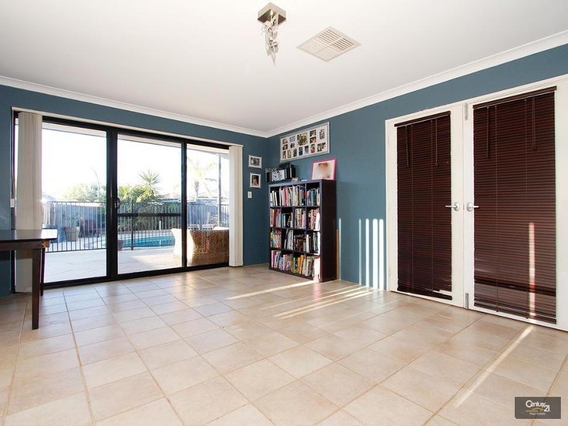 4 Bodrum Crescent, Mindarie WA 6030