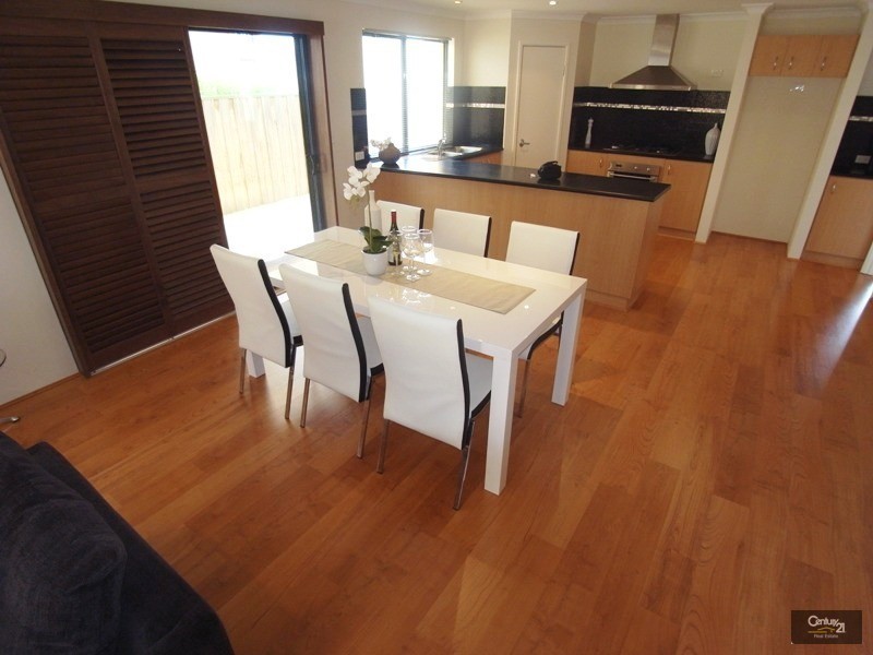 10 Bantry Bend, Mindarie WA 6030