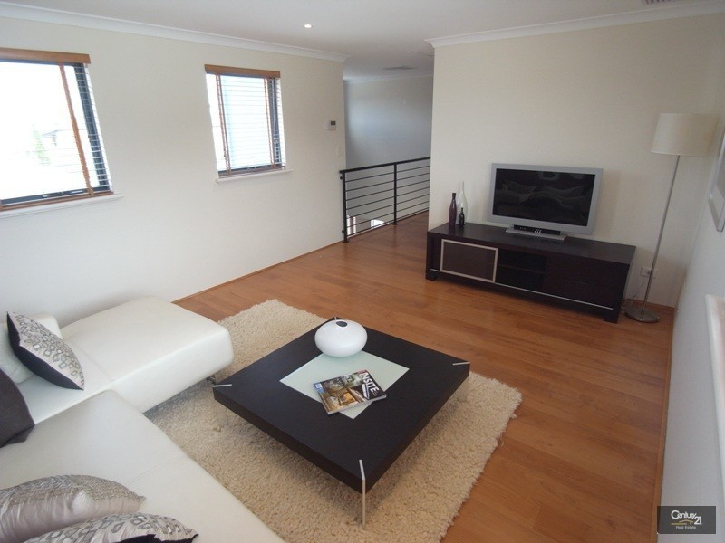 10 Bantry Bend, Mindarie WA 6030