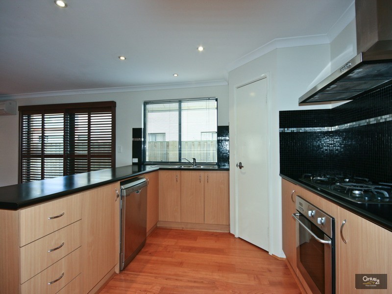 10 Bantry Bend, Mindarie WA 6030