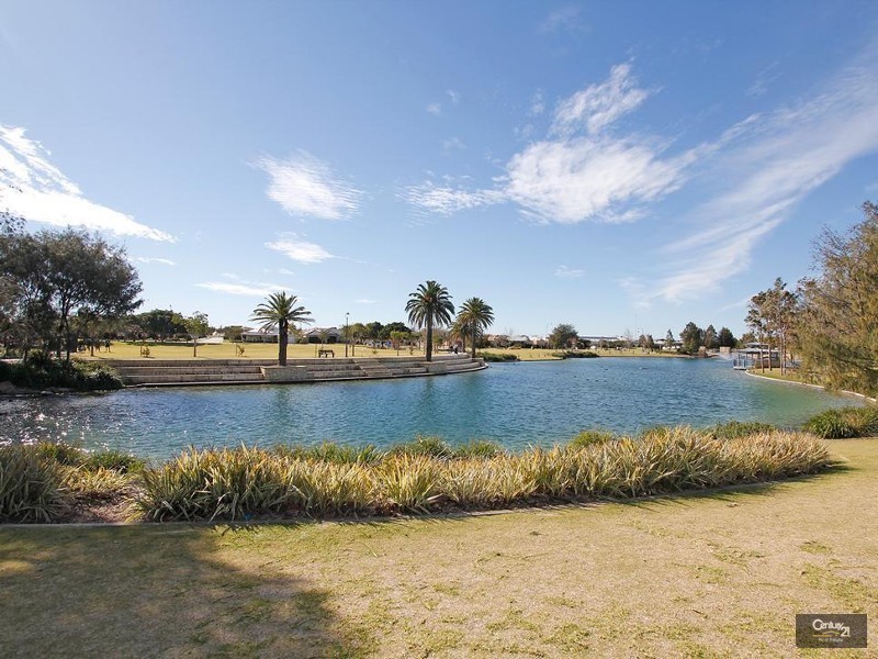 8D Marchwood Blvd, Butler WA 6036