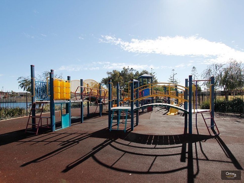 8D Marchwood Blvd, Butler WA 6036