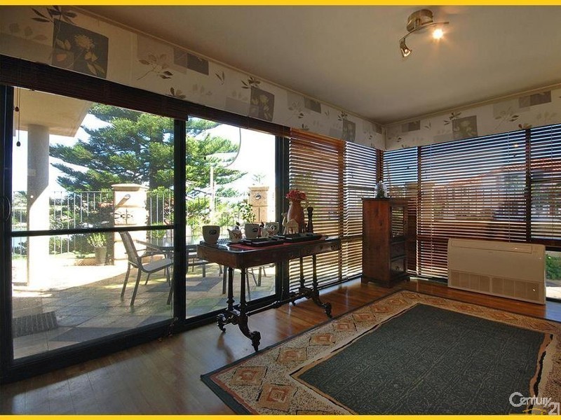 2 Kings Lynn Rise, Mindarie WA 6030