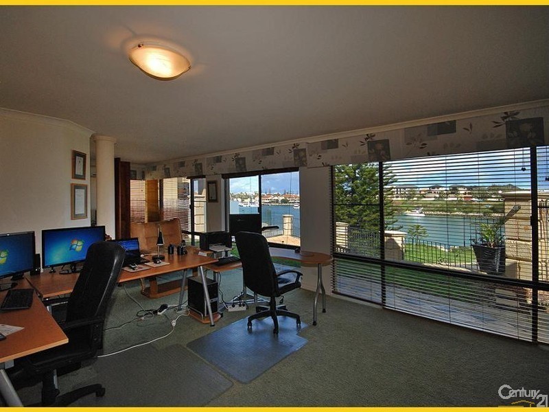 2 Kings Lynn Rise, Mindarie WA 6030