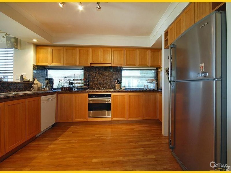 2 Kings Lynn Rise, Mindarie WA 6030