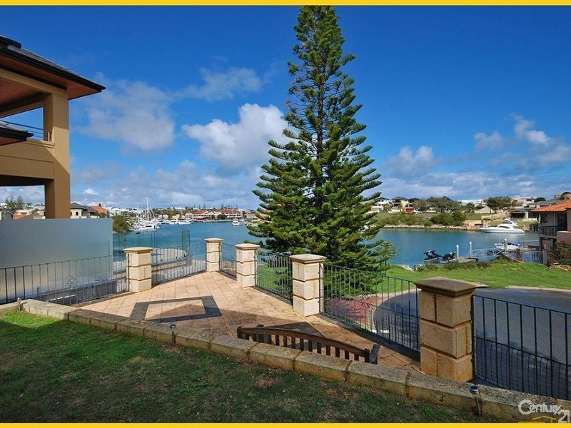 2 Kings Lynn Rise, Mindarie WA 6030