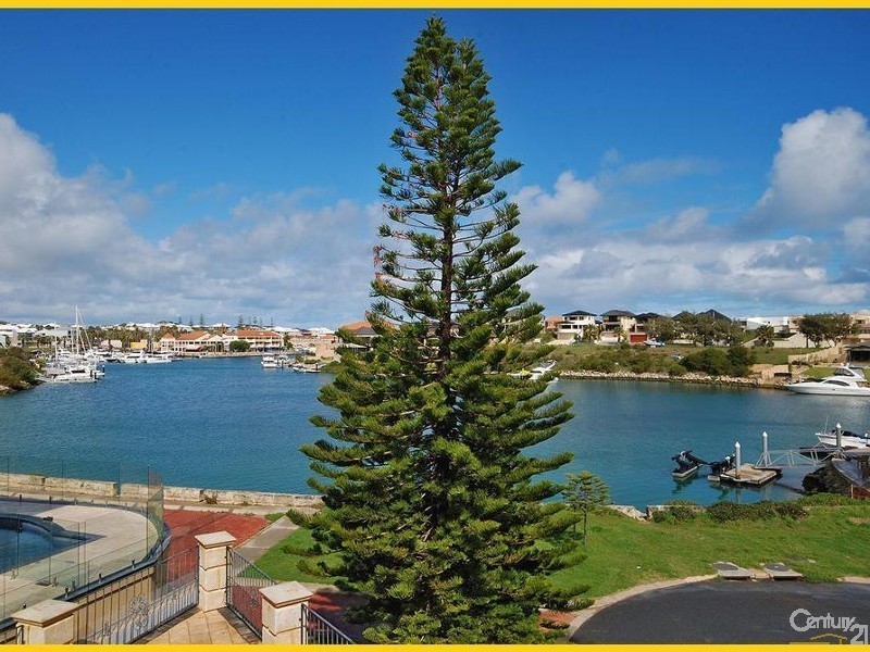 2 Kings Lynn Rise, Mindarie WA 6030