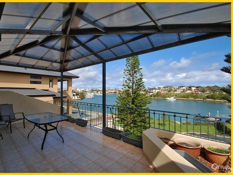 2 Kings Lynn Rise, Mindarie WA 6030