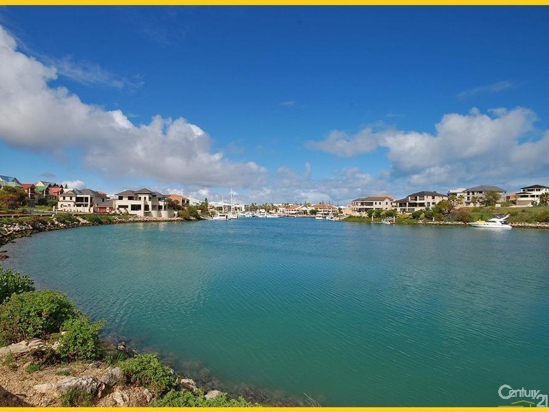 2 Kings Lynn Rise, Mindarie WA 6030