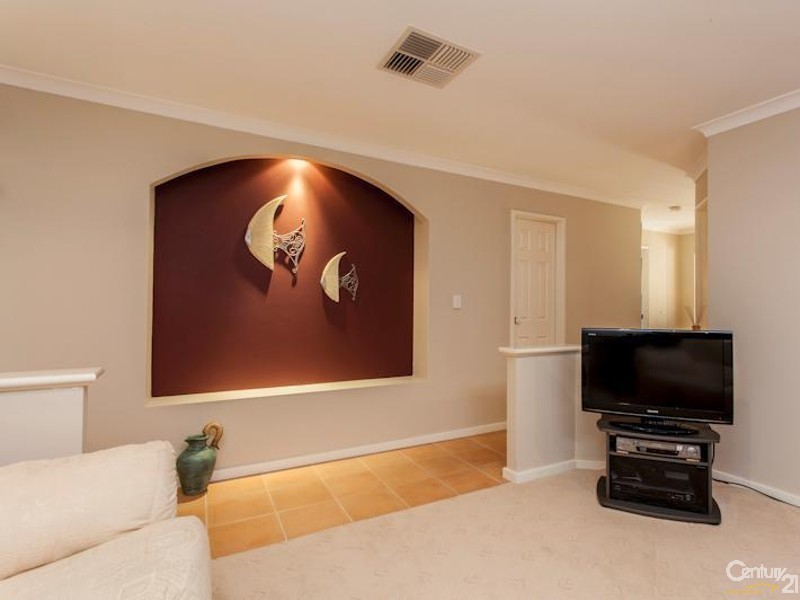 9 Holyhead Green, Mindarie WA 6030