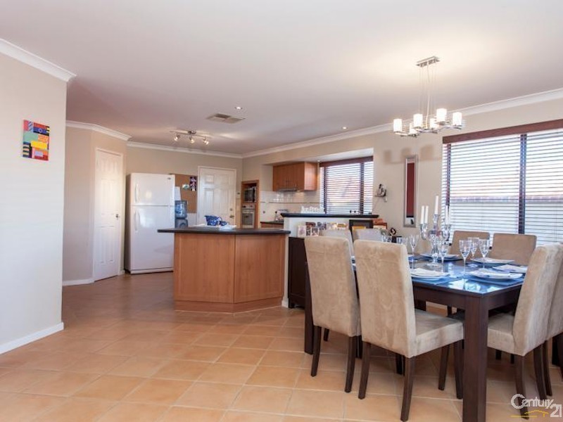 9 Holyhead Green, Mindarie WA 6030