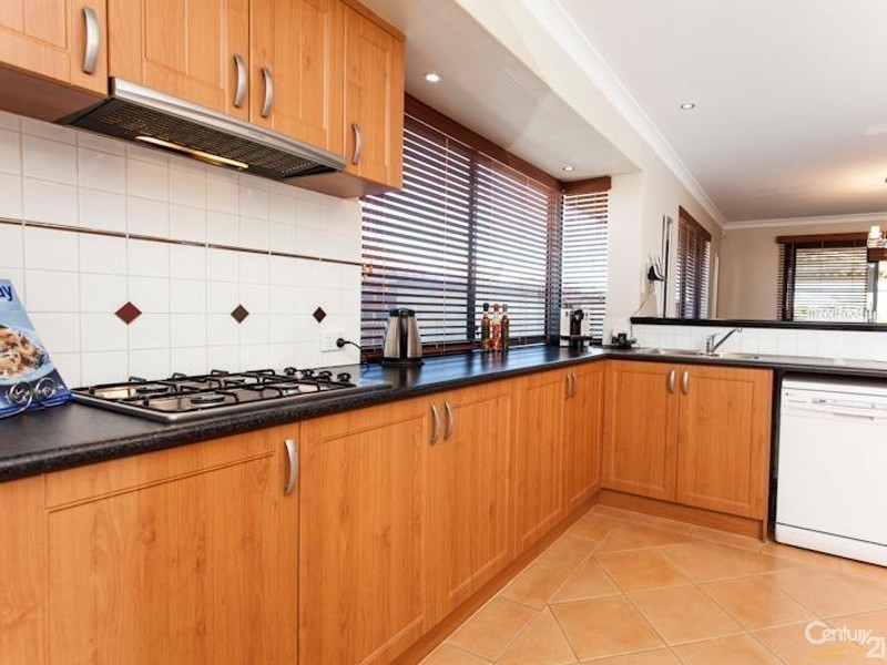 9 Holyhead Green, Mindarie WA 6030