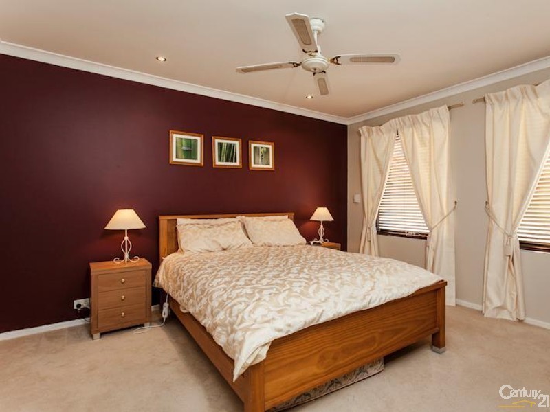 9 Holyhead Green, Mindarie WA 6030