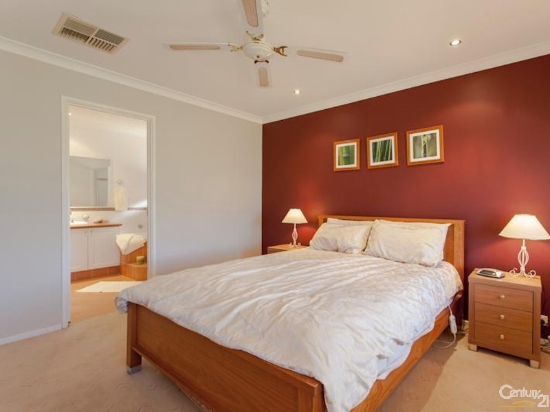9 Holyhead Green, Mindarie WA 6030