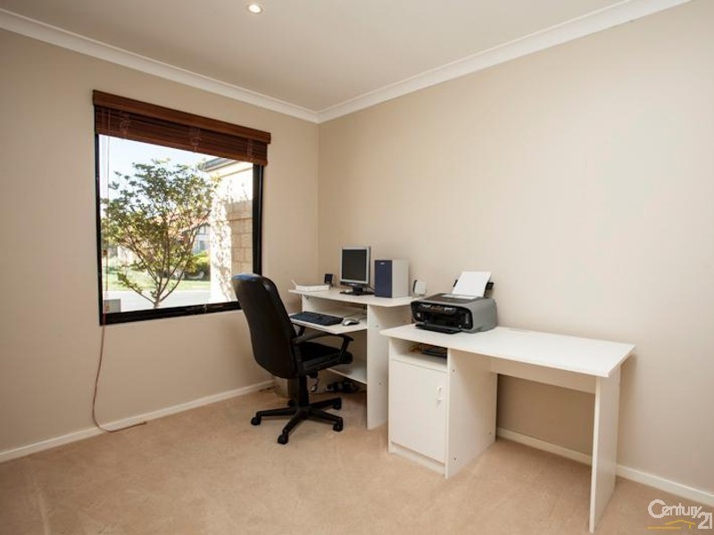 9 Holyhead Green, Mindarie WA 6030