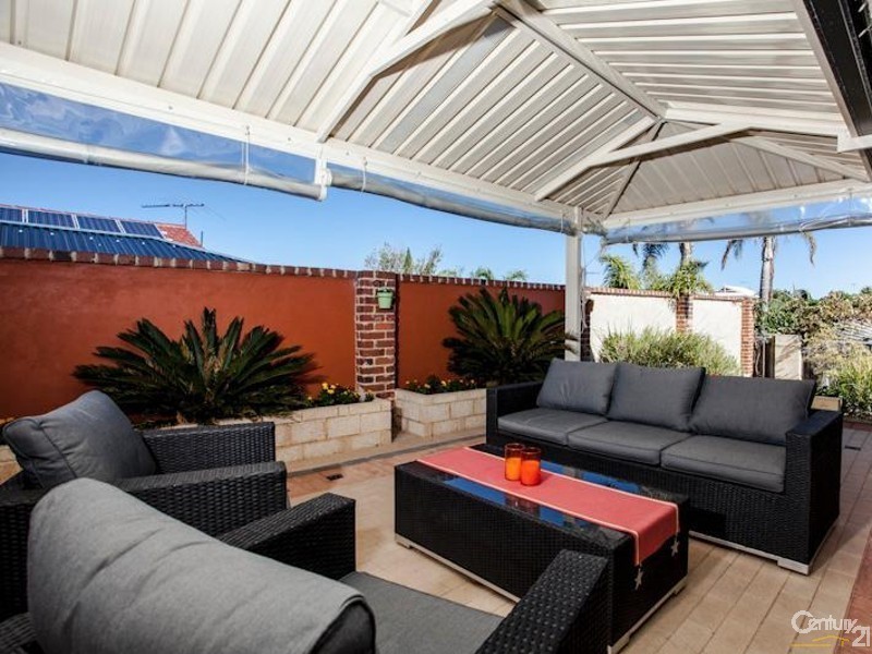 9 Holyhead Green, Mindarie WA 6030