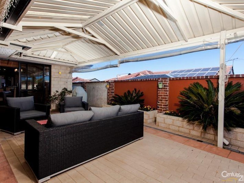 9 Holyhead Green, Mindarie WA 6030