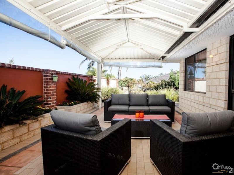 9 Holyhead Green, Mindarie WA 6030