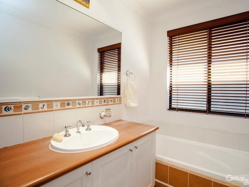 9 Holyhead Green, Mindarie WA 6030