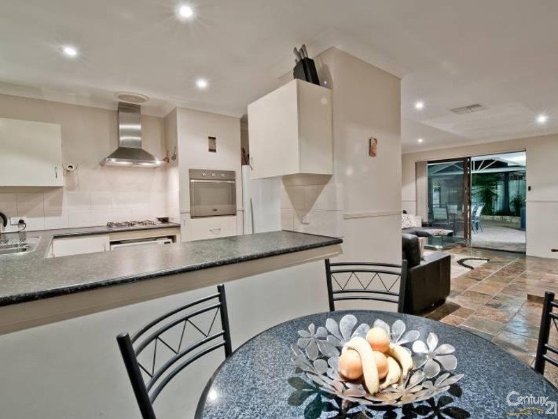 4 Mitra Court, Mullaloo WA 6027