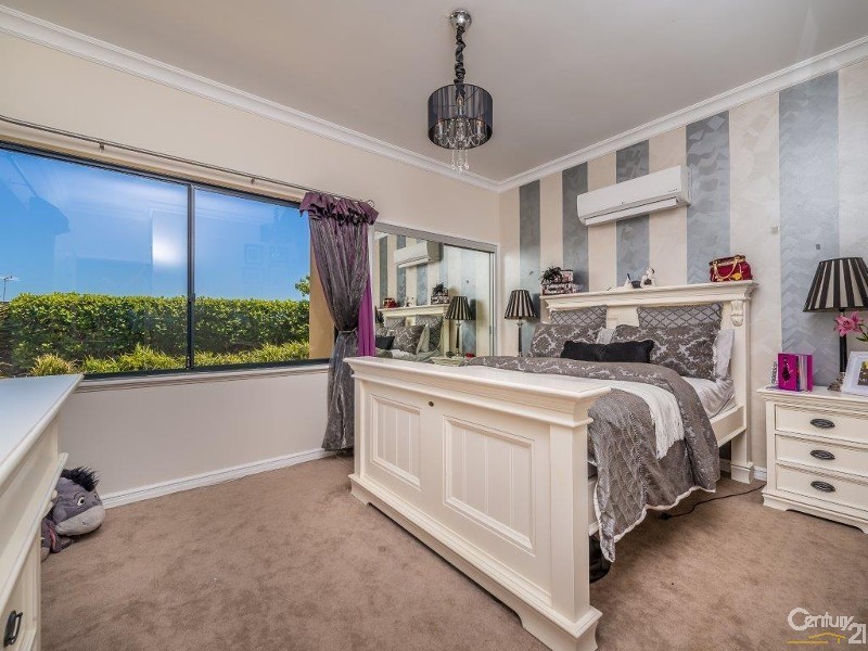 19 Baton Rouge Drive, Mindarie WA 6030