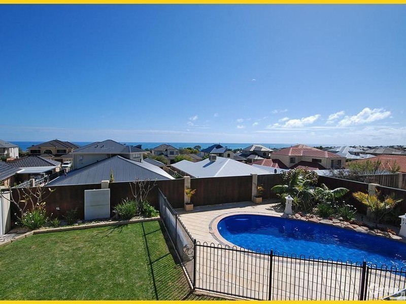 12 Manta Pass, Mindarie WA 6030