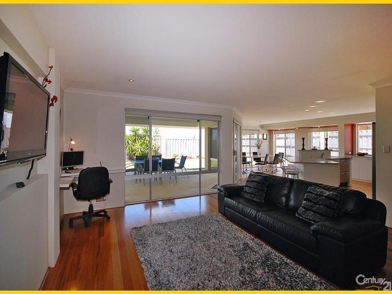 17 Bodrum Crescent, Mindarie WA 6030