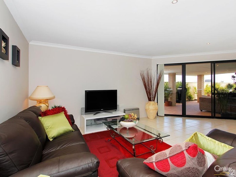 45 Landbeach Blvd, Butler WA 6036