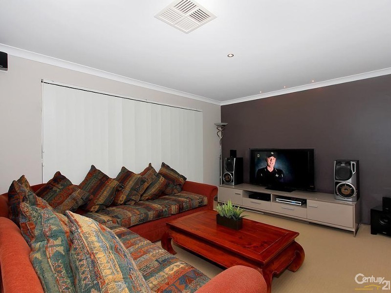 45 Landbeach Blvd, Butler WA 6036