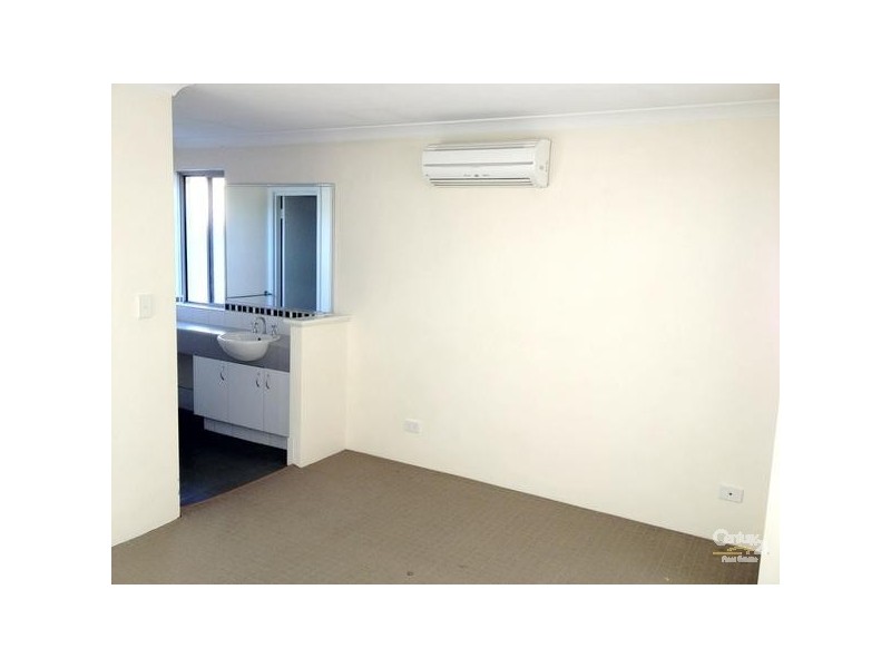 8 Grallina Way, Tapping WA 6065