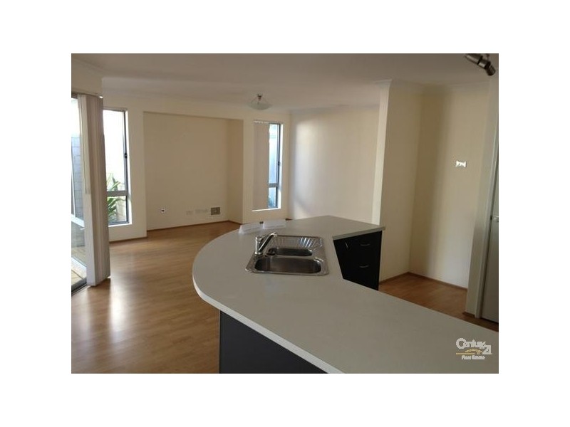 8 Grallina Way, Tapping WA 6065