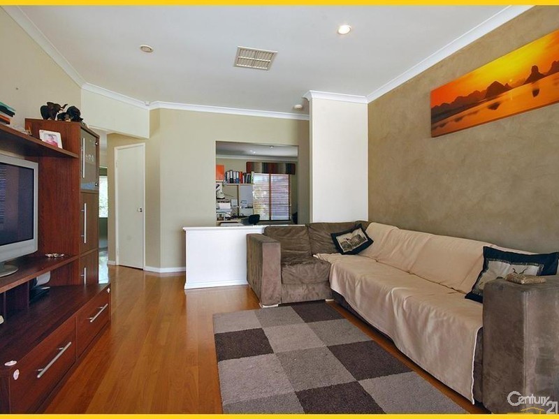 8 Ostend Parade, Mindarie WA 6030