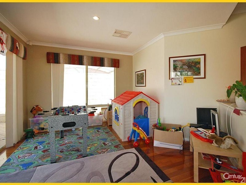 8 Ostend Parade, Mindarie WA 6030