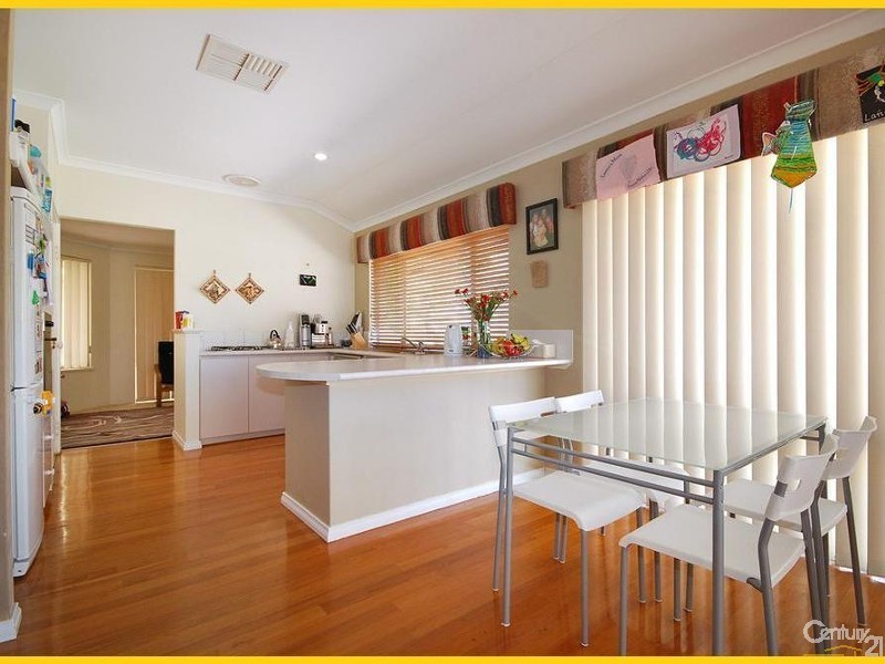 8 Ostend Parade, Mindarie WA 6030