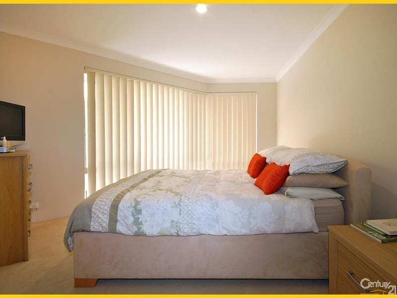 8 Ostend Parade, Mindarie WA 6030