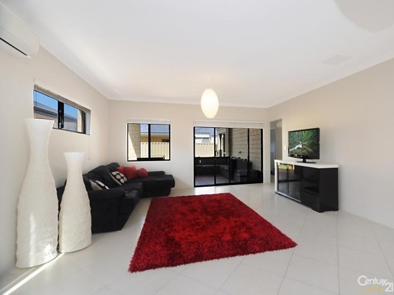 11 Portaferry Gardens, Ridgewood WA 6030