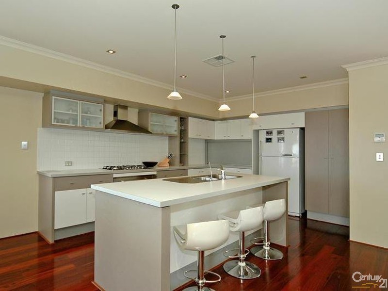 16 Baton Rouge Drive, Mindarie WA 6030