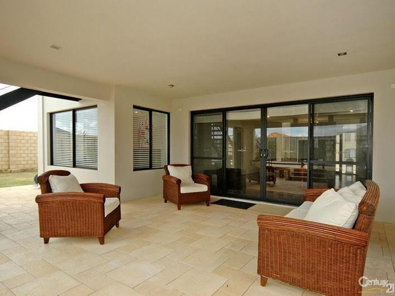 16 Baton Rouge Drive, Mindarie WA 6030