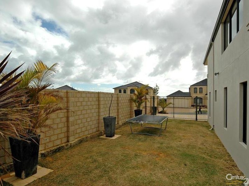 16 Baton Rouge Drive, Mindarie WA 6030