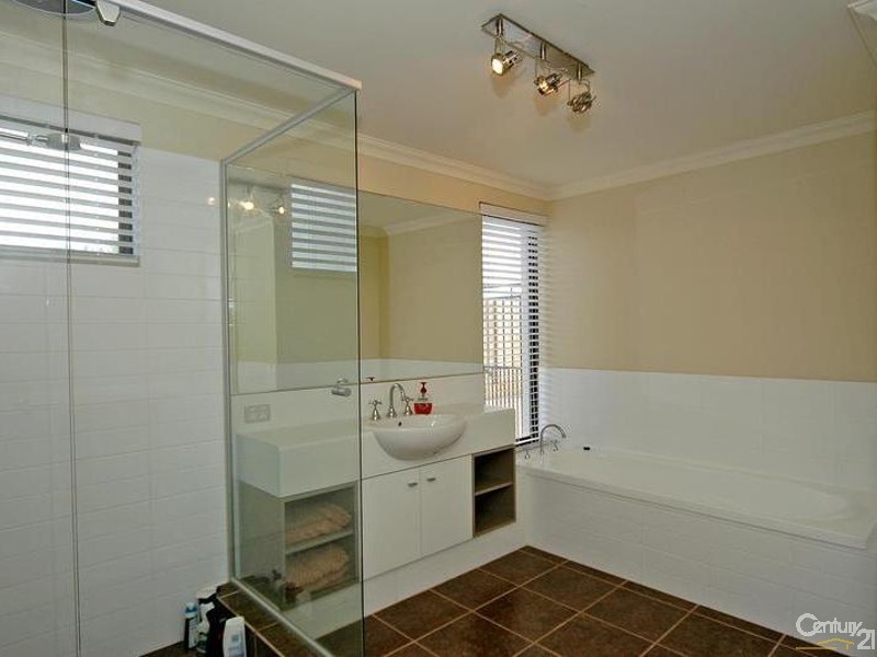 16 Baton Rouge Drive, Mindarie WA 6030