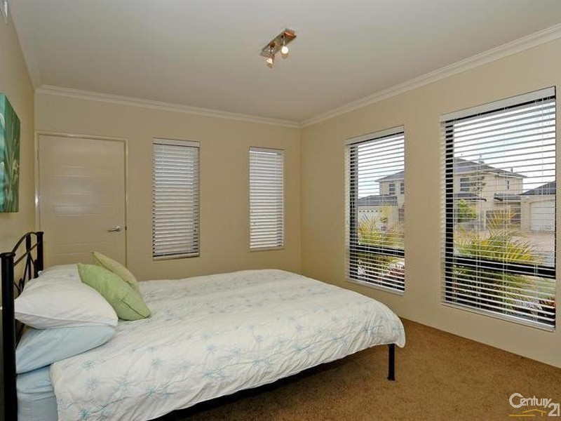 16 Baton Rouge Drive, Mindarie WA 6030