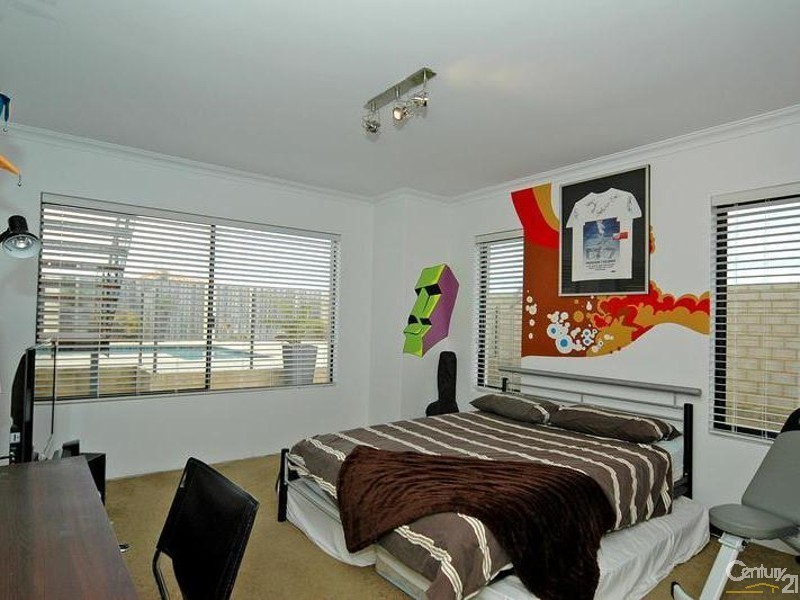 16 Baton Rouge Drive, Mindarie WA 6030