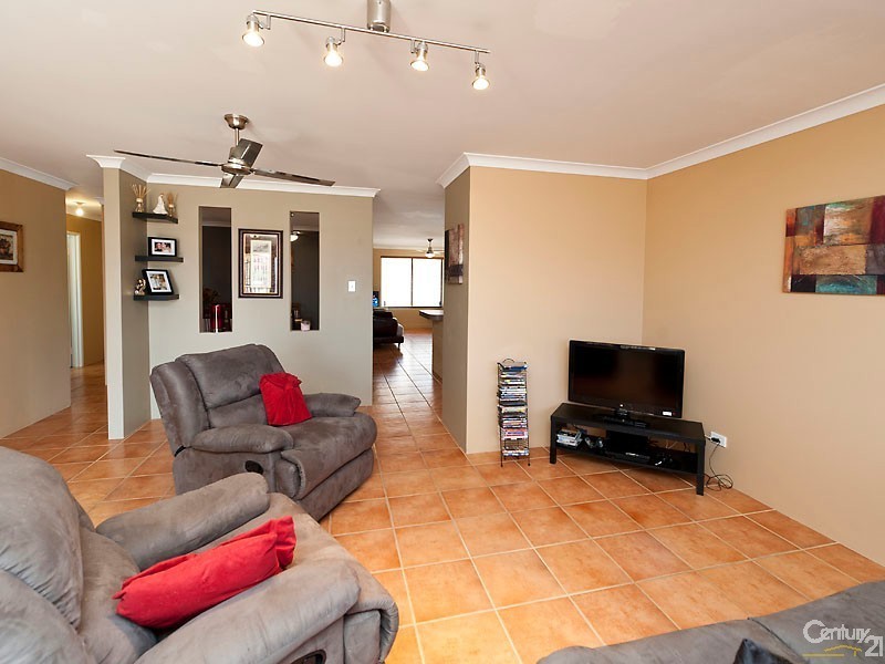 2 Lochmaben Retreat, Kinross WA 6028