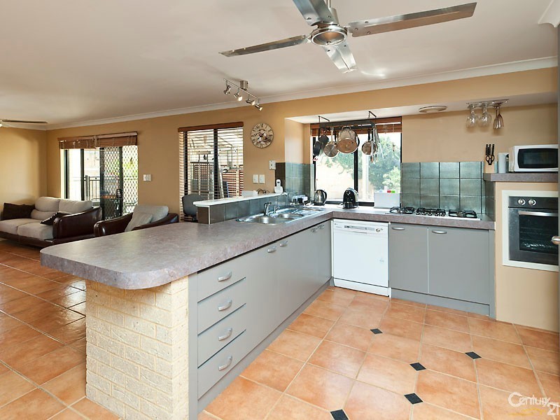 2 Lochmaben Retreat, Kinross WA 6028