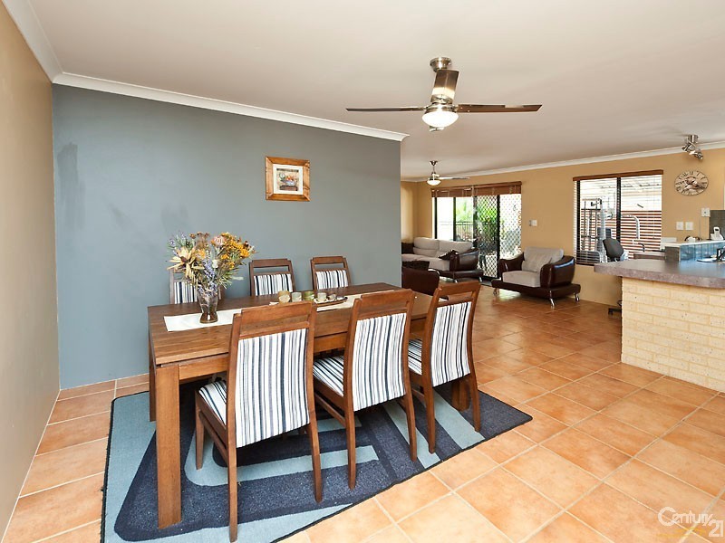 2 Lochmaben Retreat, Kinross WA 6028