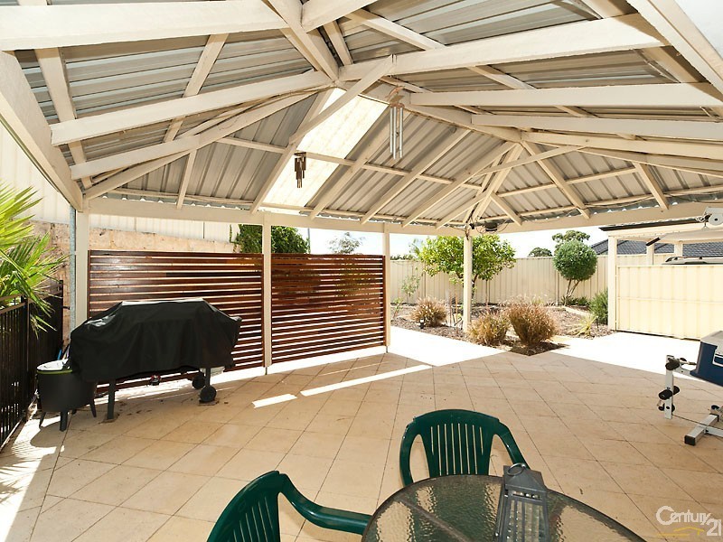 2 Lochmaben Retreat, Kinross WA 6028