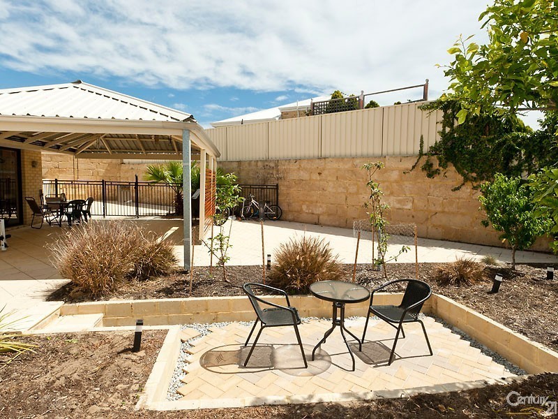 2 Lochmaben Retreat, Kinross WA 6028