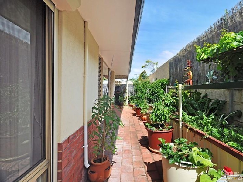 2/3 Nairana Place, Currambine WA 6028