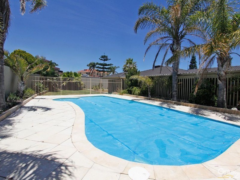 2 Mitra Court, Mullaloo WA 6027